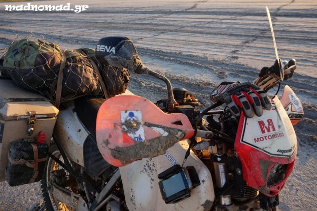 Ανεμοθώρακας σε μοτοσυκλέτα που κάνει enduro δε μπορεί να επιβιώσει... Στην Ασία τέσσερις είχα αλλάξει!